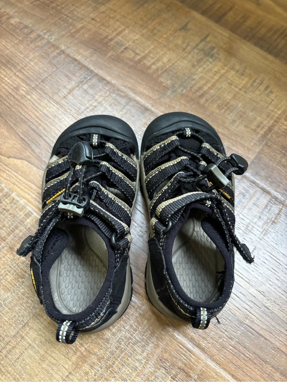 Keens Newport H2 Kids Sandal Black and Tan Outdoor hiking Closed-Toe size 10